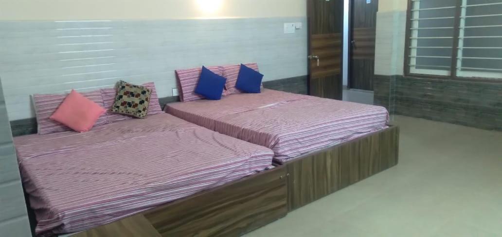 Hotel Ns Vijay Shesha Mahal Tiruvannāmalai Esterno foto