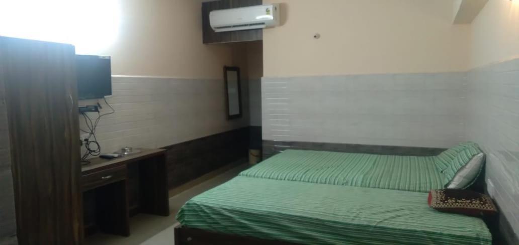 Hotel Ns Vijay Shesha Mahal Tiruvannāmalai Esterno foto